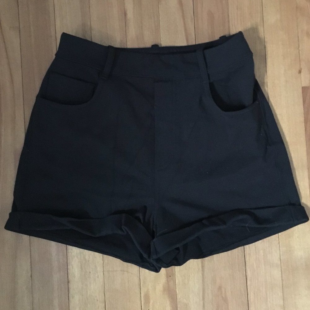 Size 4: Lululemon High Waist Shorts - Black